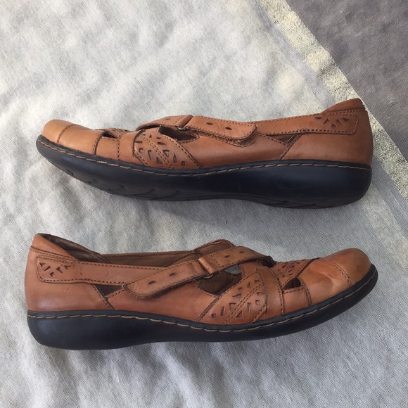 Clark’s bendable sandals - Picture 2 of 8